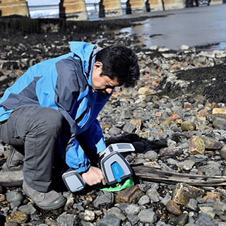 4300 手持式 FTIR 光谱仪