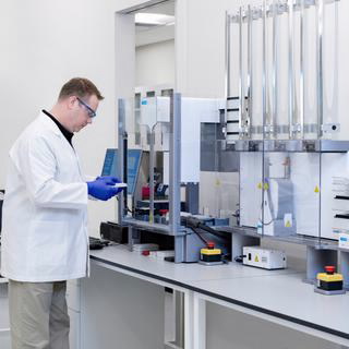 BenchCel 微孔板操纵器