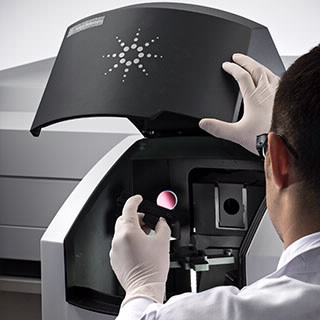 Cary 7000 全能型分光光度计 (UMS)