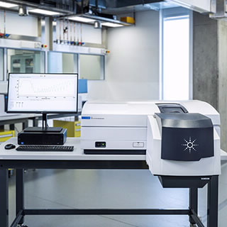 Cary 7000 全能型分光光度计 (UMS)